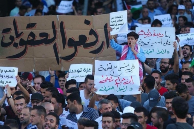 Filistinliler Gazze'ye uygulanan yaptırımları protesto etti